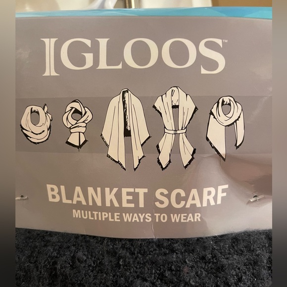 NWT navy blue Blanket scarf.  So versatile.  Many ways of wearing.  One size. - Picture 3 of 3